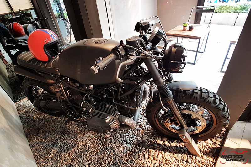 พาเพลินย่านรถหรู กาแฟหอม อาหารอร่อย ที่ร้าน Luka Moto By MF Motorrad | MOTOWISH 52