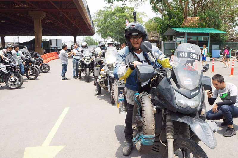 "ใช้ ดอน คิง" ชายไทยผู้ขี่มอเตอร์ไซค์รอบโลก 5 ทวีป 32 ประเทศ ได้สำเร็จกลับสู่เมืองไทยแล้ว | MOTOWISH 49