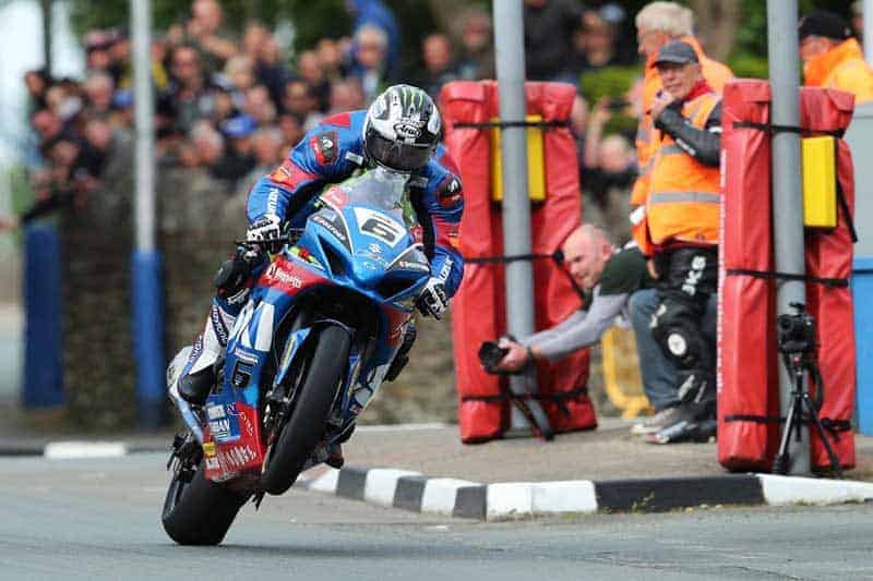 รวมสุดยอดคลิปการแข่งขัน Isle of Man TT 2018 บิดบิ๊กไบค์เสี่ยงตายบนถนนแบบถูกกฎหมาย | MOTOWISH