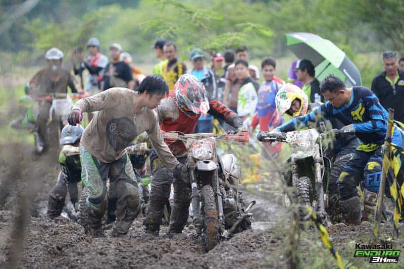 สายฝุ่นเตรียมระเบิดความมันส์กับการแข่งขัน "Kawasaki Enduro 3 Hours" สนามที่ 1 | MOTOWISH 1