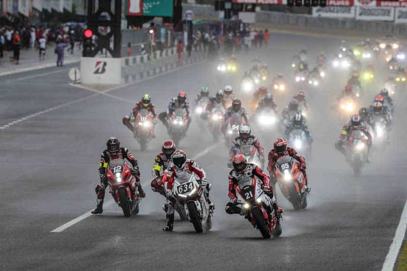 5 คลิปไฮไลท์ช็อตเด็ด การแข่งขัน Suzuka Endurance 8 Hours 2018 ฝ่าสายฝนยันมืดสุดทรหด | MOTOWISH