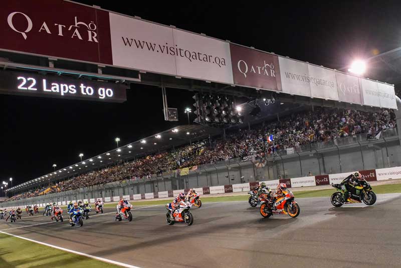 MotoGP เปิดสนามกาตาร์ ทดสอบความพร้อมสำหรับการแข่งขัน Wet Race ในยามค่ำคืน | MOTOWISH 1