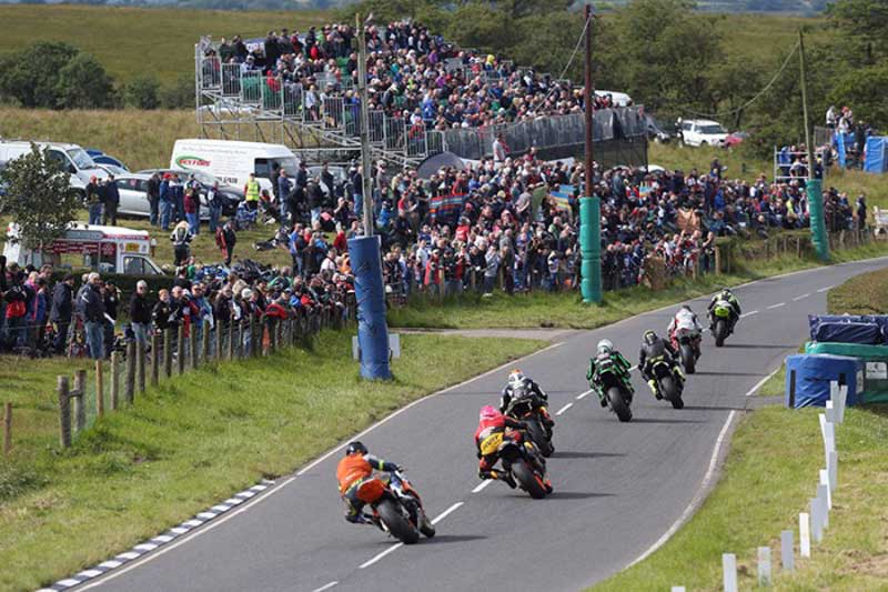 ปิดถนนสาธารณะแข่งรถ รายการ Ulster Grand Prix มีมาแล้วเกือบ 100 ปี ผู้ชมกว่า 100,000 คน | MOTOWISH 3