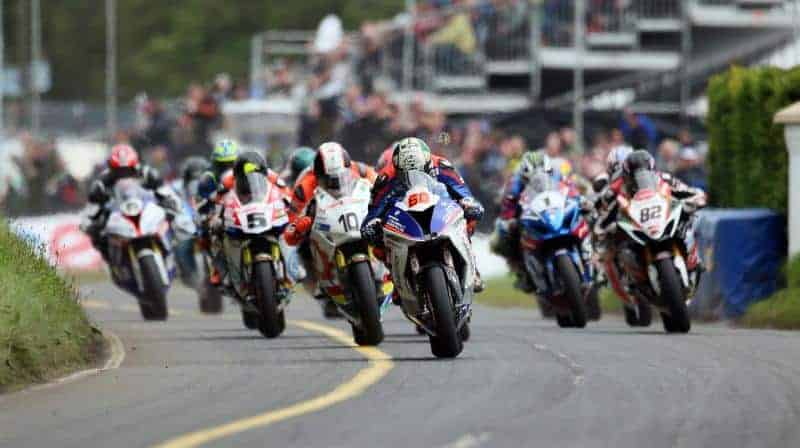 ปิดถนนสาธารณะแข่งรถ รายการ Ulster Grand Prix มีมาแล้วเกือบ 100 ปี ผู้ชมกว่า 100,000 คน | MOTOWISH 1