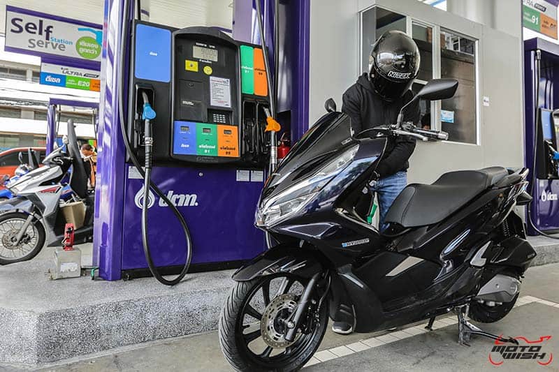 รีวิว Honda PCX Hybrid 2018 เมื่อเสียงหัวใจ...ดังกว่าเสียงเครื่องยนต์ | MOTOWISH 16