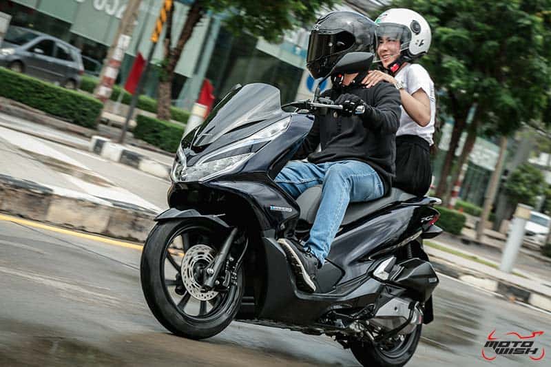 รีวิว Honda PCX Hybrid 2018 เมื่อเสียงหัวใจ...ดังกว่าเสียงเครื่องยนต์ | MOTOWISH 8