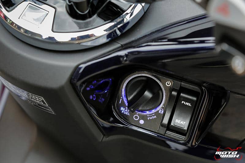 รีวิว Honda PCX Hybrid 2018 เมื่อเสียงหัวใจ...ดังกว่าเสียงเครื่องยนต์ | MOTOWISH 28
