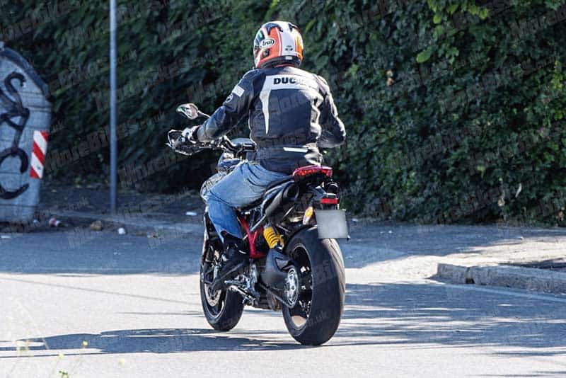 อะไร ยังไง? แอบถ่าย Ducati Hypermotard โฉมใหม่ การกลับมาอีกครั้งในปี 2019 | MOTOWISH 3