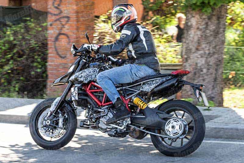 อะไร ยังไง? แอบถ่าย Ducati Hypermotard โฉมใหม่ การกลับมาอีกครั้งในปี 2019 | MOTOWISH 1