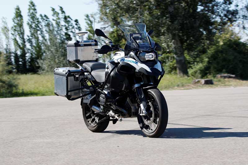 BMW ทดสอบเทคโนโลยีไร้คนขี่ และการป้องกันอุบัติเหตุกับรุ่น R1200GS | MOTOWISH 1