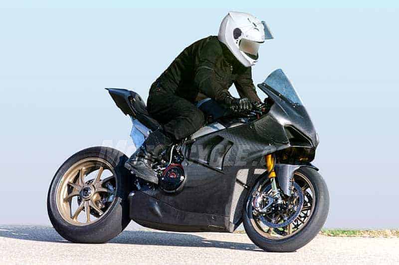 ชมภาพ Spy Shot ทดสอบ Ducati Panigale V4R 2019 ว่าที่ V4 ตัวแข่ง WSBK | MOTOWISH 2