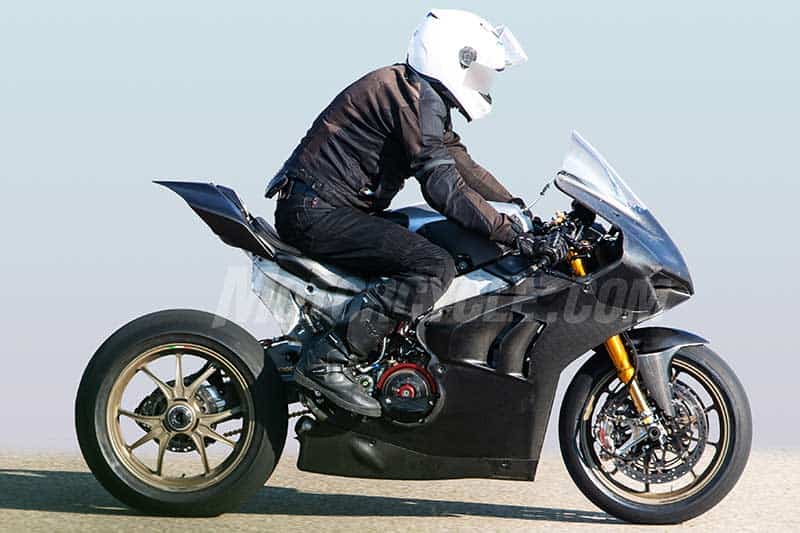 ชมภาพ Spy Shot ทดสอบ Ducati Panigale V4R 2019 ว่าที่ V4 ตัวแข่ง WSBK | MOTOWISH 3