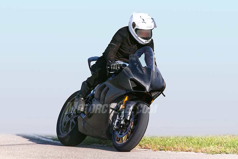 ชมภาพ Spy Shot ทดสอบ Ducati Panigale V4R 2019 ว่าที่ V4 ตัวแข่ง WSBK | MOTOWISH 1