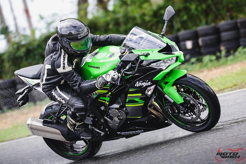 รีวิว Kawasaki Ninja ZX-6R 2019 #DNA จากสนามแข่ง สู่ความเร้าใจบนท้องถนน | MOTOWISH 53