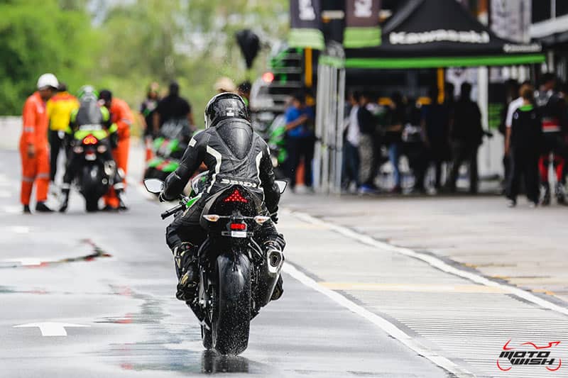 รีวิว Kawasaki Ninja ZX-6R 2019 #DNA จากสนามแข่ง สู่ความเร้าใจบนท้องถนน | MOTOWISH 52