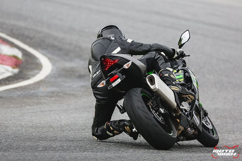 รีวิว Kawasaki Ninja ZX-6R 2019 #DNA จากสนามแข่ง สู่ความเร้าใจบนท้องถนน | MOTOWISH 36