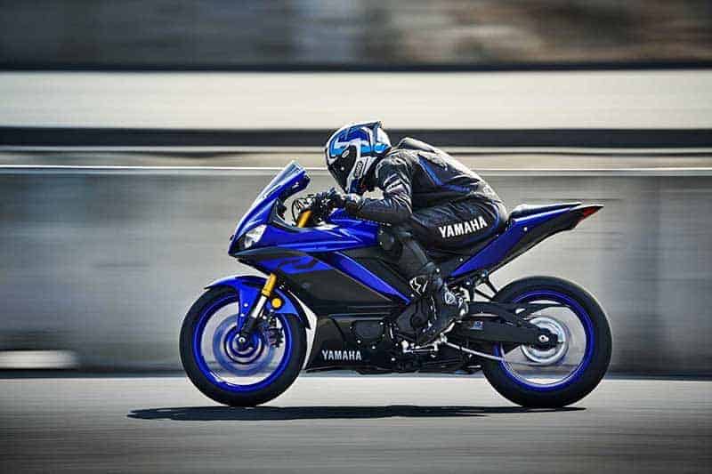 เปิดตัวอย่างเป็นทางการ Yamaha YZF-R3 2019 โฉบเฉี่ยว ล้ำสมัย ดีไซน์ถอดแบบตัวแข่ง M1 | MOTOWISH 2