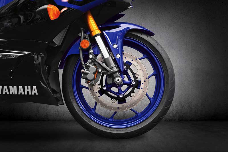 เปิดตัวอย่างเป็นทางการ Yamaha YZF-R3 2019 โฉบเฉี่ยว ล้ำสมัย ดีไซน์ถอดแบบตัวแข่ง M1 | MOTOWISH 4