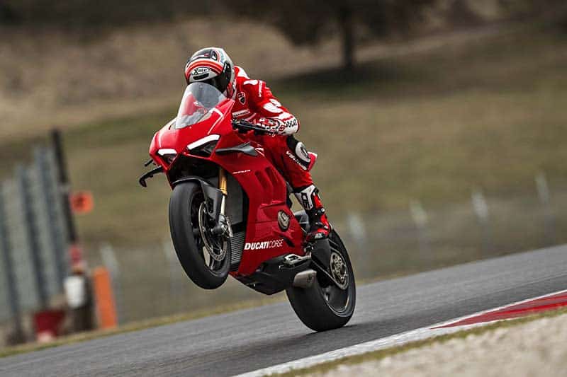 เปิดตัว Ducati Panigale V4 R ขุมพลัง 217 แรงม้า ถอดพันธุกรรมรถแข่ง MotoGP | MOTOWISH 9