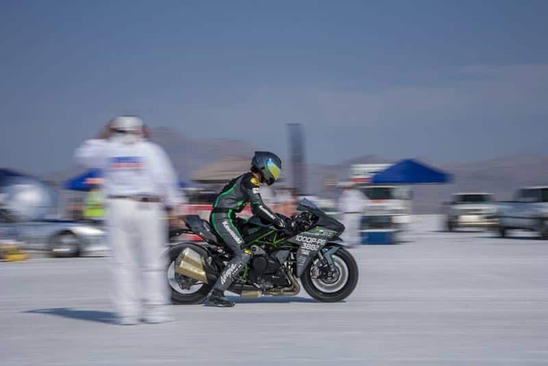 ชม Kawasaki Ninja H2 สร้างสถิติใหม่ 337 กม./ชม. ที่ Bonneville Speed Week 2018 | MOTOWISH