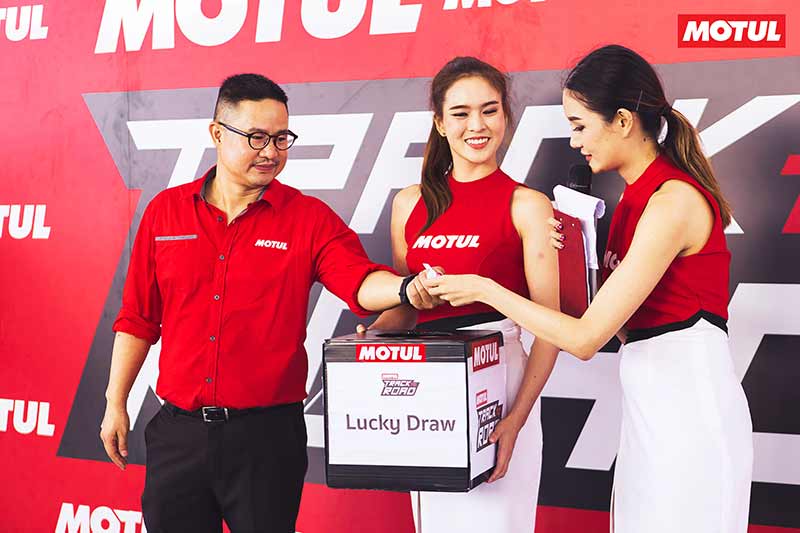 “Motul Track to Road” กิจกรรมสุดเอ็กซ์คลูซีฟ พาเรียนรู้ “การขับขี่อย่างปลอดภัย” พิสูจน์ให้เห็นด้วยการทดลองจริง | MOTOWISH 3