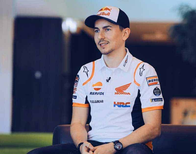 "ลอเรนโซ่" สวมเสื้อทีม Repsol Honda อย่างเป็นทางการ ลั่นรถฮอนด้าเหมาะกับตัวเขาที่สุด | MOTOWISH 1