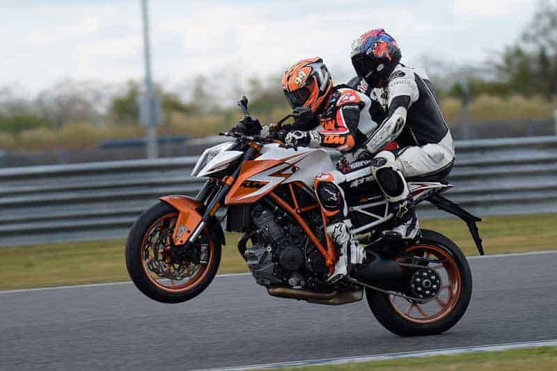 กิจกรรมสอนขี่รถบนสนามแข่งระดับโลก  Burn Rubber Riding Academy & Track Days 2019 | MOTOWISH 1