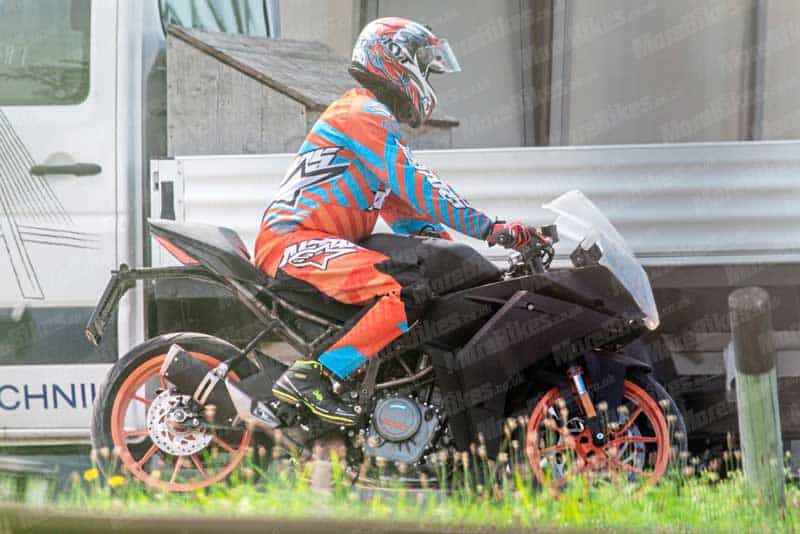 หลุดภาพทดสอบรถจักรยานยนต์ที่คาดว่าจะเป็น KTM RC390 รุ่นใหม่ | MOTOWISH 4