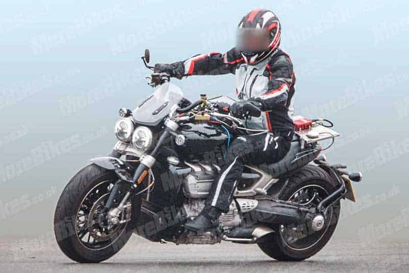 จะแรงไปไหน Triumph Rocket III 2019 เครื่องยนต์มหาโหด 3 สูบ 2,500 ซีซี | MOTOWISH 1