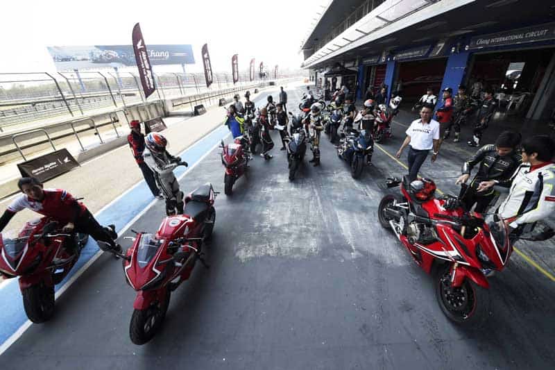 สัมผัสสุดยอดประสบการณ์ขับขี่ CBR Series Circuit Experience แบบชุดใหญ่กับเซเลบฯชื่อดัง | MOTOWISH 4