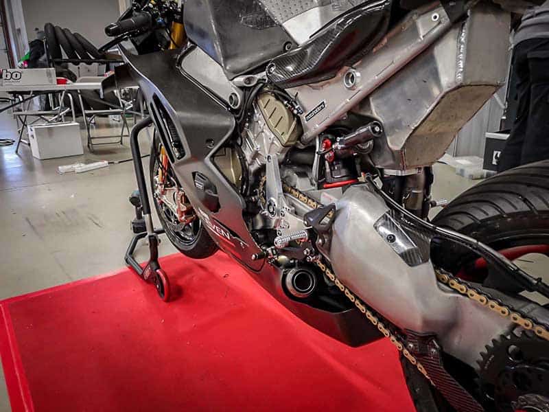 ส่องรถแข่ง Ducati Panigale V4 RS19 WorldSBK ของ Eugene Laverty ทีม Go Eleven | MOTOWISH 1