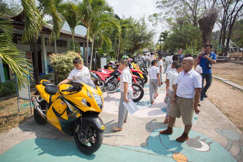 ซ้อนท้ายสำนักแต่งรถชื่อดังทั้ง 7 ไปร่วมกิจกรรม Ride Strong To Ratchaburi By Caltex | MOTOWISH 6