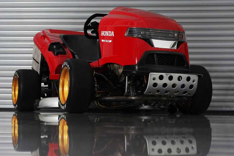 รถตัดหญ้า Honda Mean Mower V2 ยัดเครื่อง CBR1000RR วิ่งหญ้ากระจุยกว่า 240 กม./ชม. | MOTOWISH 1