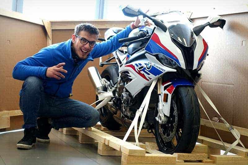 แกะกล่อง BMW S1000RR 2019 M Package พร้อมฟังเสียงเบิ้ลเครื่องครั้งแรก | MOTOWISH 1