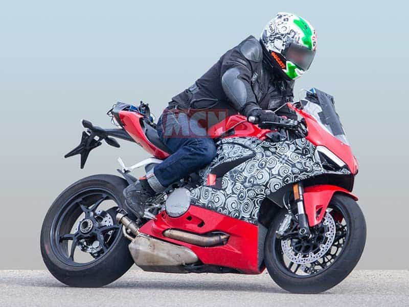 เผยภาพว่าที่ Ducati Panigale 959 2020 ออกวิ่งทดสอบ ถอดหน้าพี่ใหญ่ Panigale V4 มาเต็มๆ | MOTOWISH 1