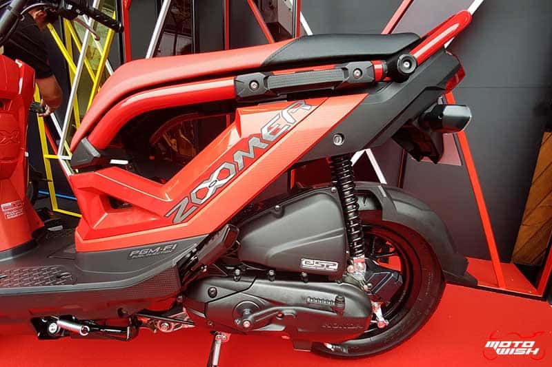 New Honda Zoomer-X ประกบ Rapper UrboyTJ ชวนวัยรุ่นมาสนุกนอกกรอบ มีดี...ก็ออกมาดิค๊าบบ!!! | MOTOWISH 10