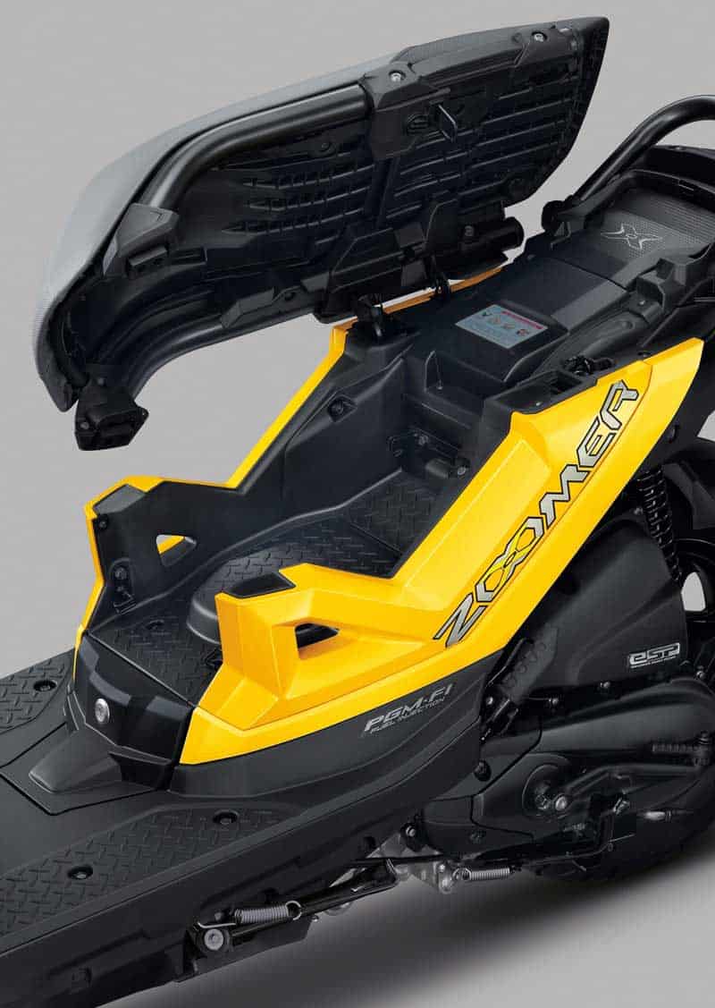 New Honda Zoomer-X ประกบ Rapper UrboyTJ ชวนวัยรุ่นมาสนุกนอกกรอบ มีดี...ก็ออกมาดิค๊าบบ!!! | MOTOWISH 11