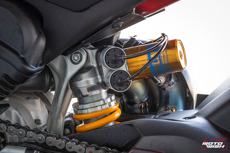 รีวิว Ducati Panigale V4S Full Race 226 แรงม้า "King of Superbikes" รถสปอร์ตที่ดีที่สุดแห่งปี | MOTOWISH 35