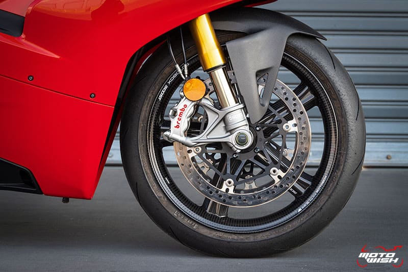 รีวิว Ducati Panigale V4S Full Race 226 แรงม้า "King of Superbikes" รถสปอร์ตที่ดีที่สุดแห่งปี | MOTOWISH 43
