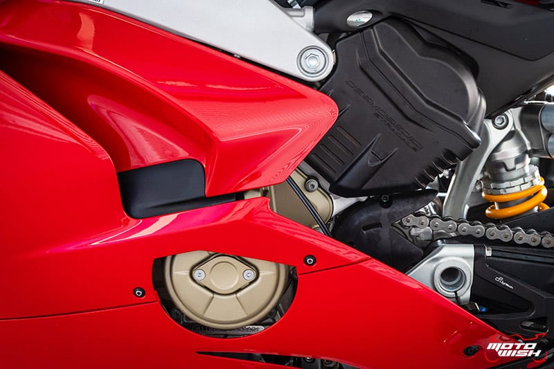 รีวิว Ducati Panigale V4S Full Race 226 แรงม้า "King of Superbikes" รถสปอร์ตที่ดีที่สุดแห่งปี | MOTOWISH 44