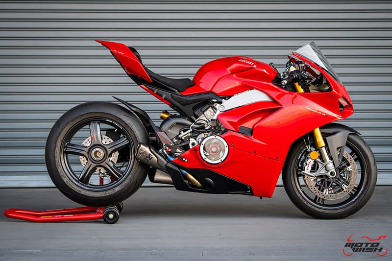 รีวิว Ducati Panigale V4S Full Race 226 แรงม้า "King of Superbikes" รถสปอร์ตที่ดีที่สุดแห่งปี | MOTOWISH 64