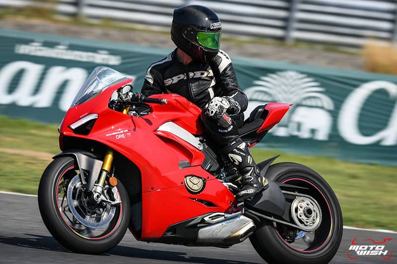 รีวิว Ducati Panigale V4S Full Race 226 แรงม้า "King of Superbikes" รถสปอร์ตที่ดีที่สุดแห่งปี | MOTOWISH 24