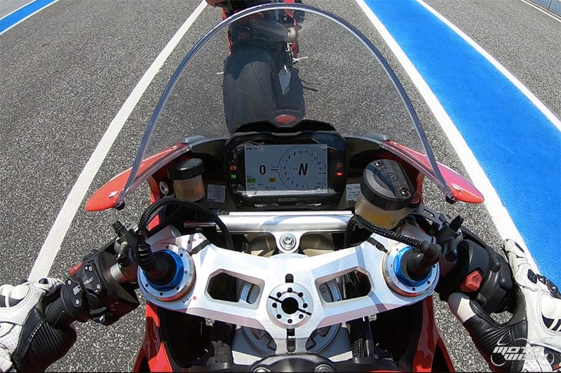 รีวิว Ducati Panigale V4S Full Race 226 แรงม้า "King of Superbikes" รถสปอร์ตที่ดีที่สุดแห่งปี | MOTOWISH 1