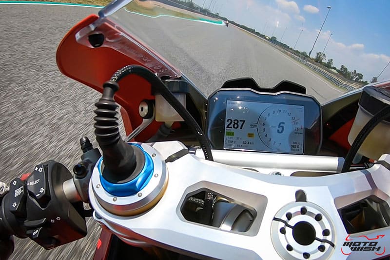 รีวิว Ducati Panigale V4S Full Race 226 แรงม้า "King of Superbikes" รถสปอร์ตที่ดีที่สุดแห่งปี | MOTOWISH 70