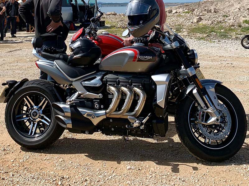 ภาพหลุดรถคันจริง Triumph Rocket 3 2019 ครุยเซอร์หรู เครื่อง 3 สูบ ที่ใหญ่ที่สุดในโลก | MOTOWISH