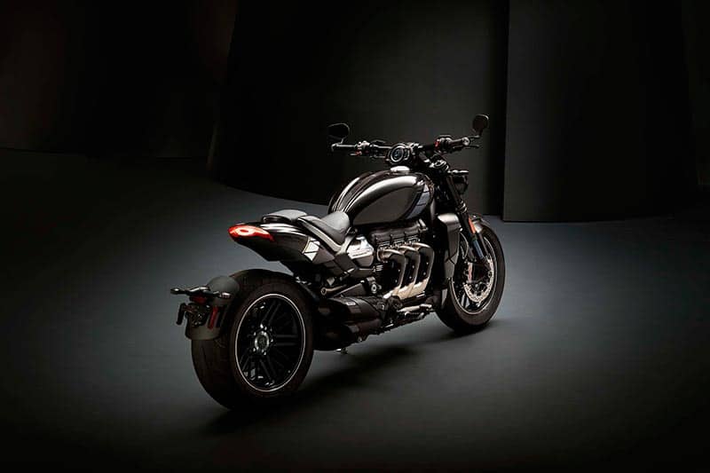 ยักษ์ใหญ่ทรงพลัง Triumph Rocket 3 TFC เครื่องใหญ่สุด แรงบิดเยอะสุด ผลิตขาย 750 คันทั่วโลก | MOTOWISH 2