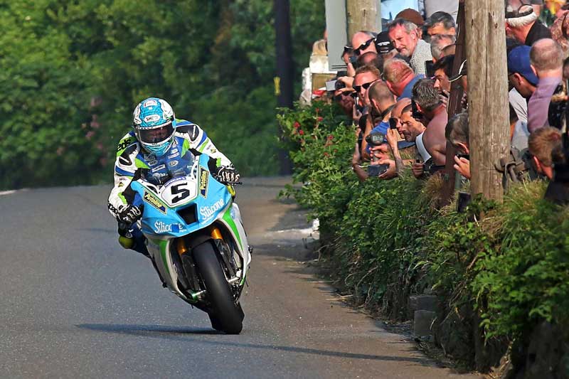 ไฮไลท์ปิดถนนแข่งรถสุดหฤโหดที่ต้องแลกด้วยชีวิต Isle of Man TT 2019 | MOTOWISH