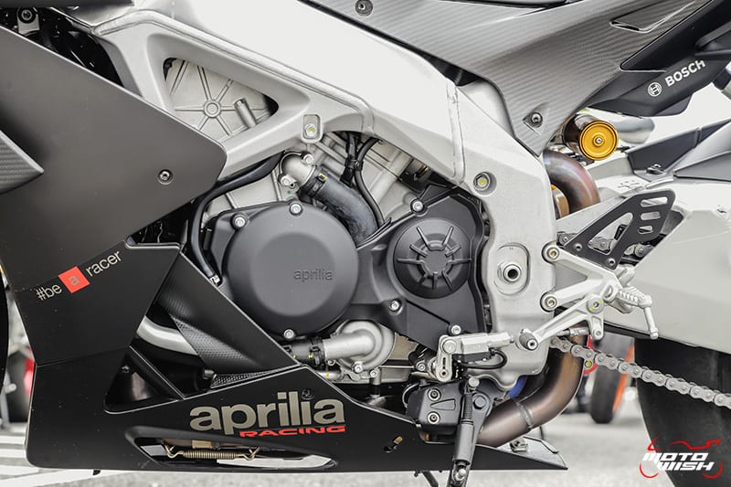 รีวิว Aprilia RSV4 1100 Factory 217 แรงม้า เบากว่าที่เคย รุนแรงกว่าที่ผ่านมา ติดปีกคาร์บอนพร้อมบิน | MOTOWISH 25