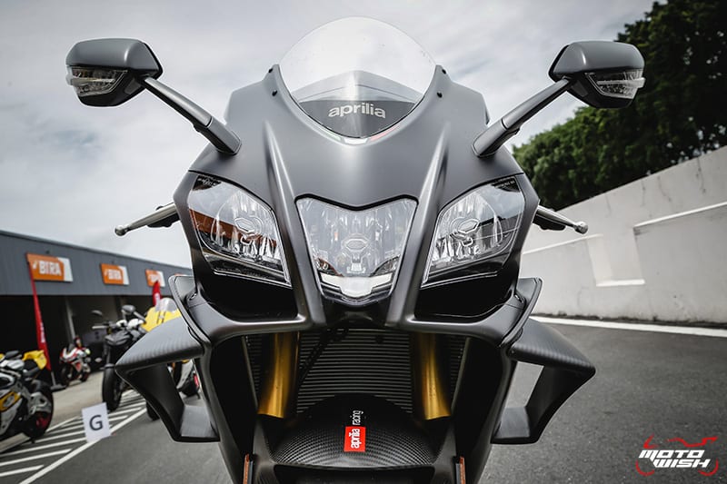 รีวิว Aprilia RSV4 1100 Factory 217 แรงม้า เบากว่าที่เคย รุนแรงกว่าที่ผ่านมา ติดปีกคาร์บอนพร้อมบิน | MOTOWISH 38