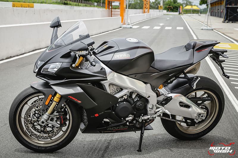 รีวิว Aprilia RSV4 1100 Factory 217 แรงม้า เบากว่าที่เคย รุนแรงกว่าที่ผ่านมา ติดปีกคาร์บอนพร้อมบิน | MOTOWISH 39